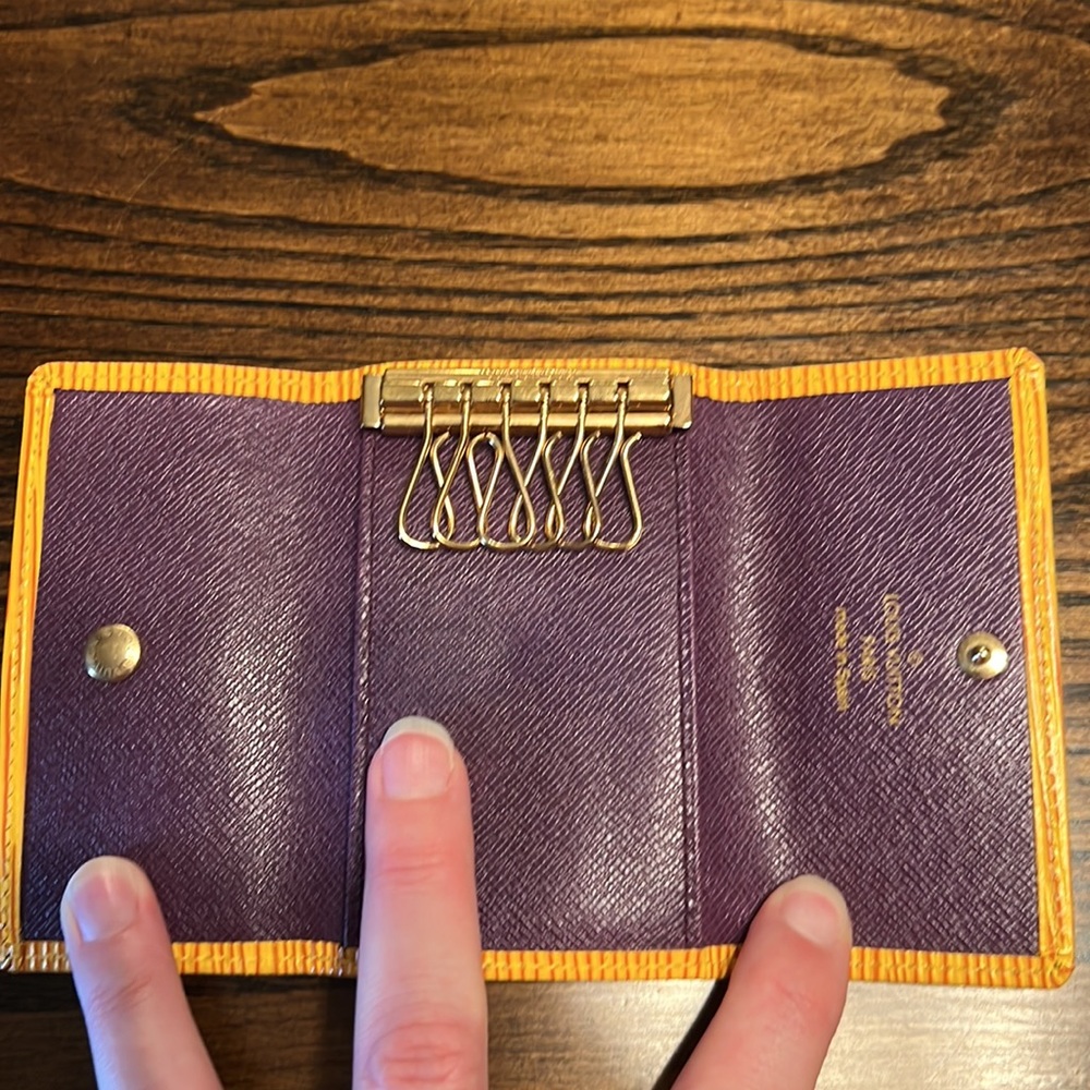 Louis Vuitton 1996 Epi Leather 6 Key Holder Wallet - Picture 7 of 16